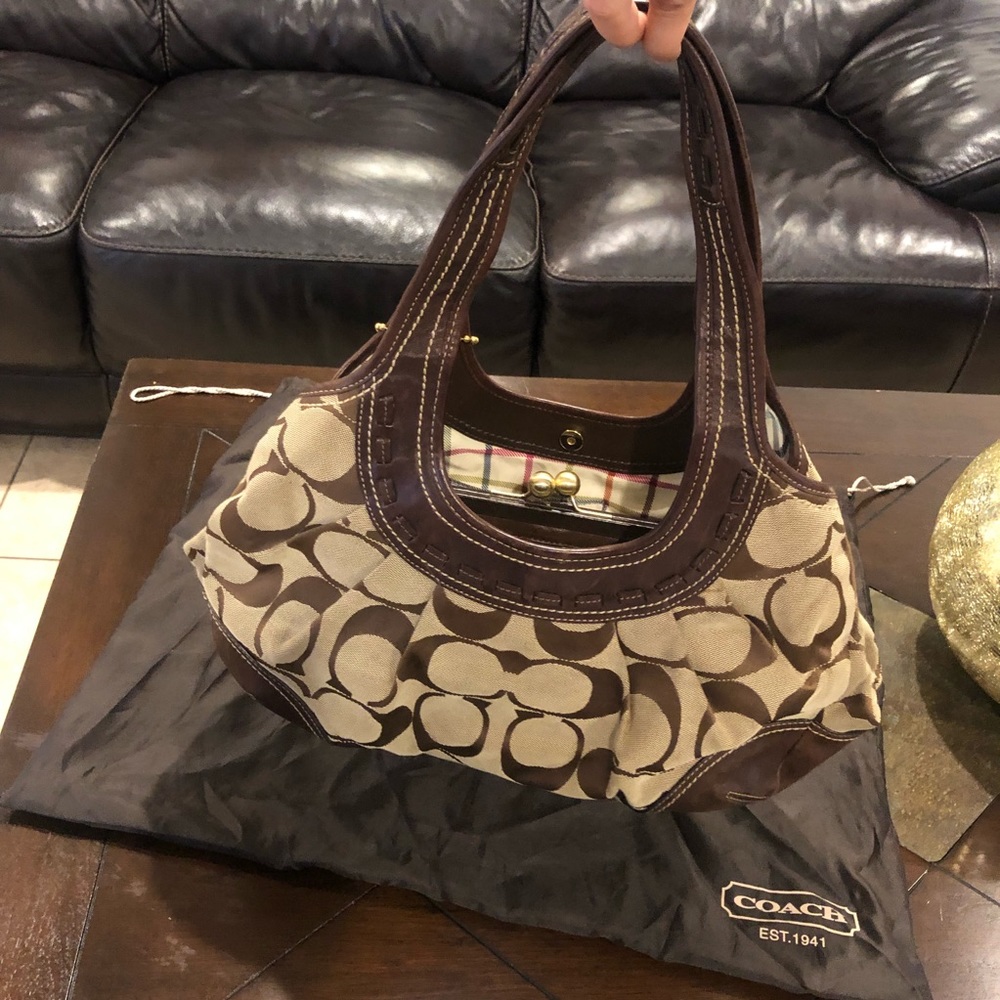 Lovely medium size with lots storage.